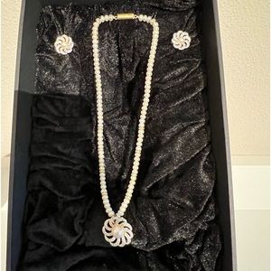 Modi Pearl with Pendant and Earrings